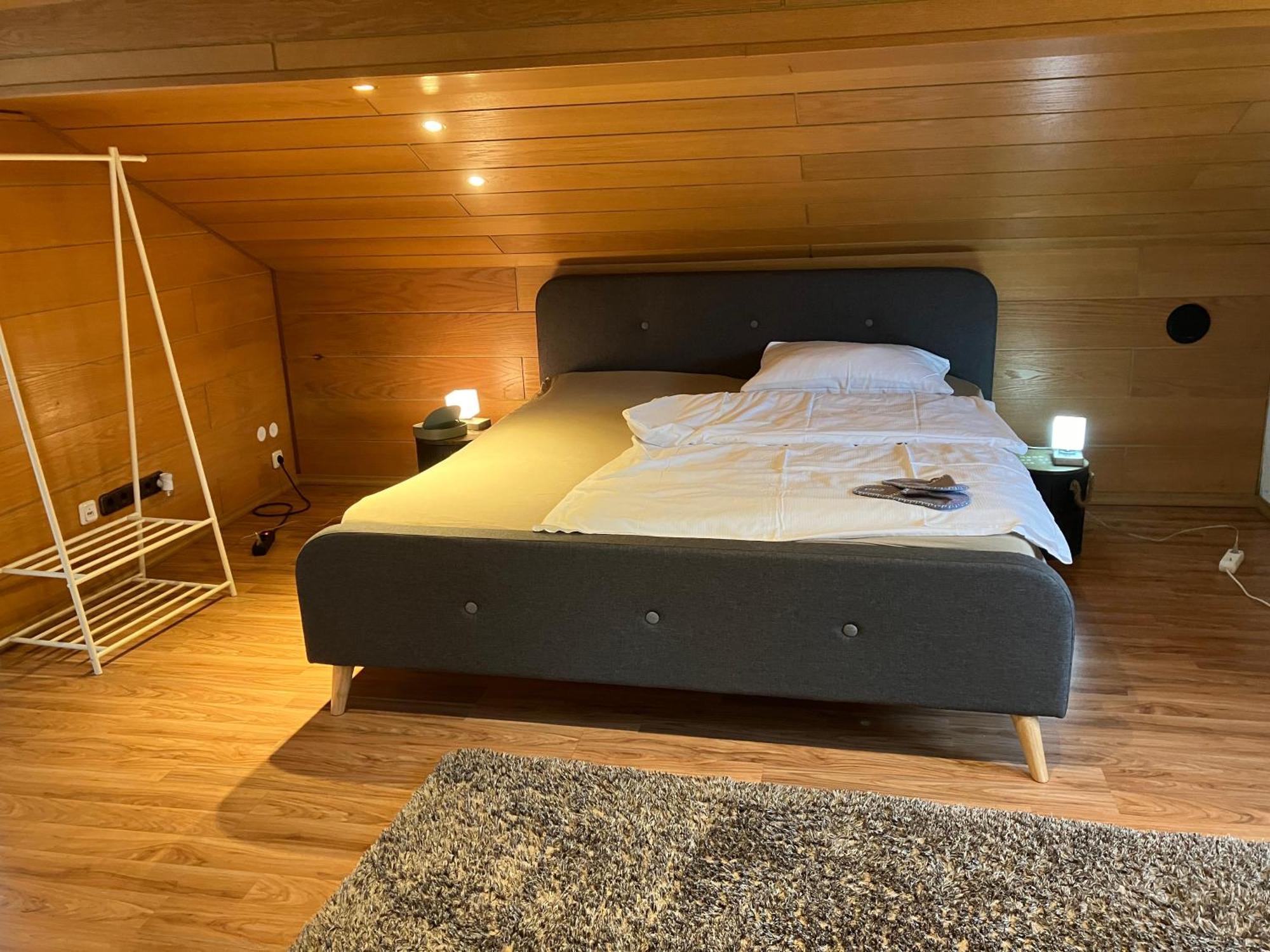 Ue Villa 4 Zimmer เฮิร์สไชด์ ภายนอก รูปภาพ