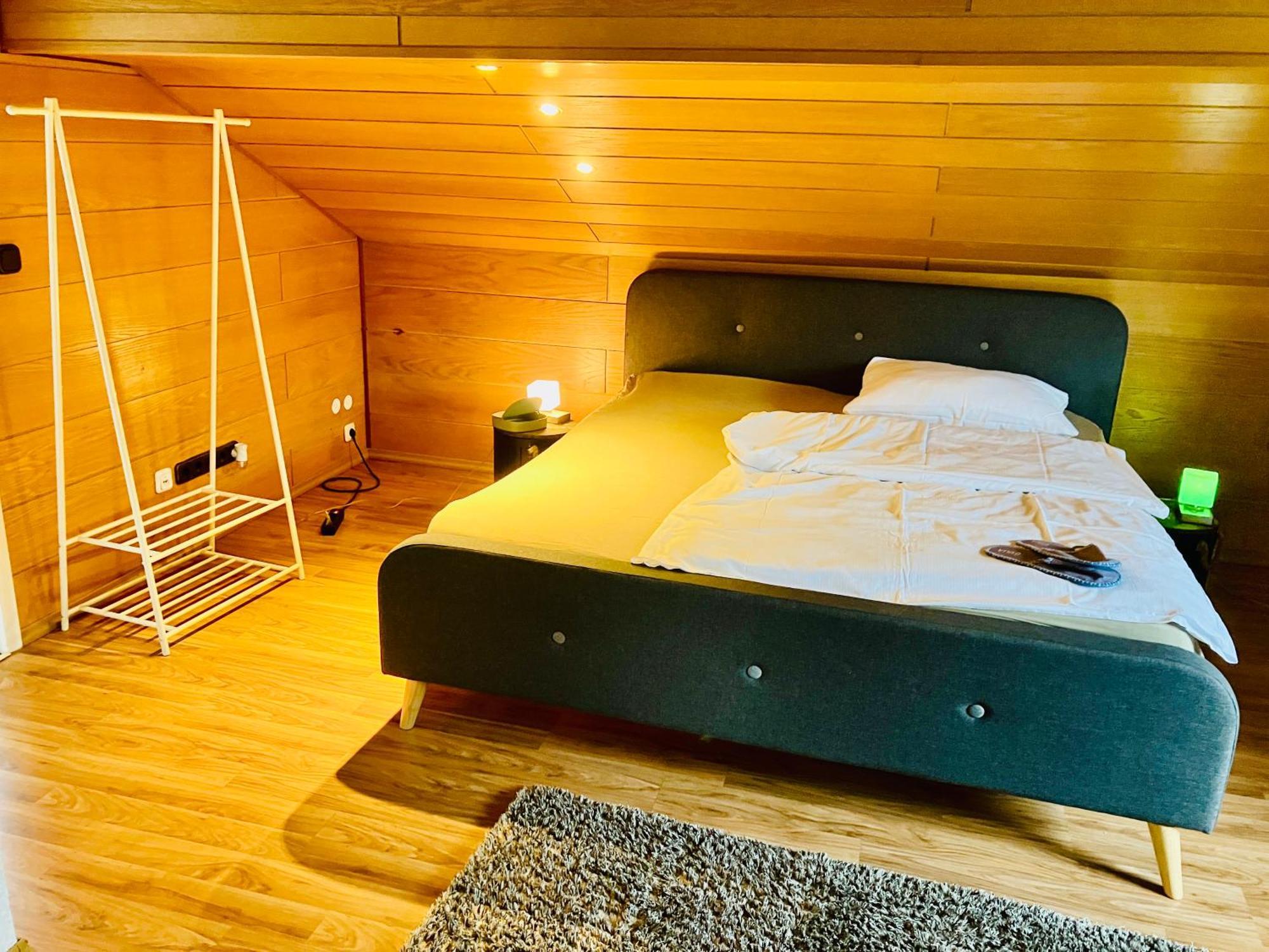 Ue Villa 4 Zimmer เฮิร์สไชด์ ภายนอก รูปภาพ